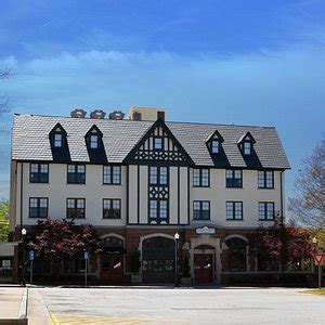 The Best Hotels in Elburton from CA $77 .